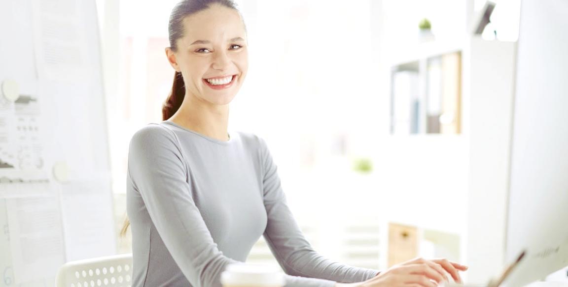 Online-Seminarumgebung mit Teilnehmern im Austausch über OOP-Konzepte